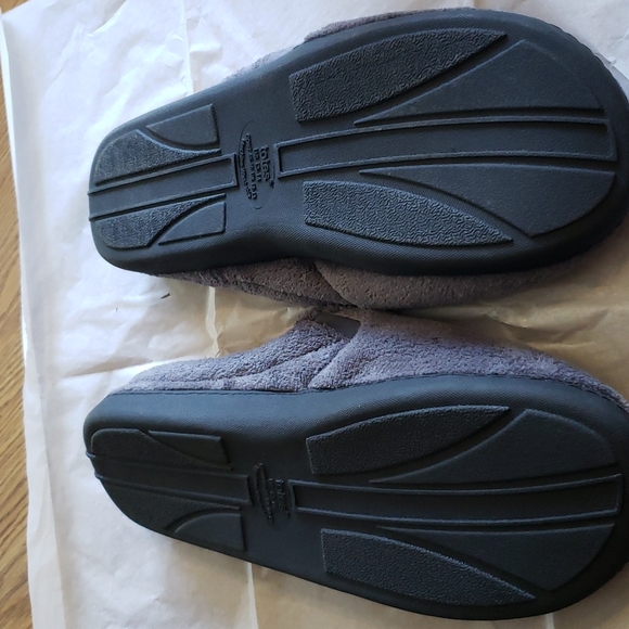 Men's Totes Slip on Slippers, Grey, size 13-14. Worn once. - Picture 3 of 5